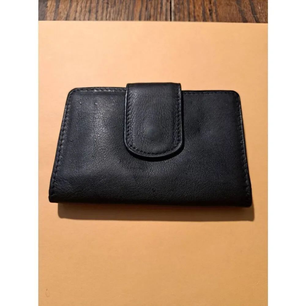 P&Y Black Leather Bifold Wallet Snap Closure ID Window Card Slots Unisex
